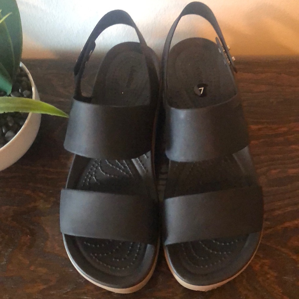 Crocs Brooklyn Low Wedges
